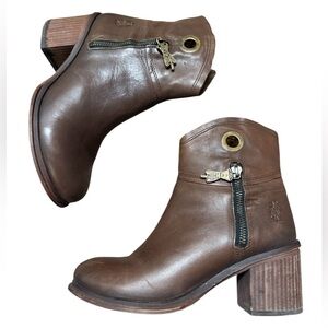 Fly London 37 (6.5-7) Mint near new Brown Leather Ankle Boots with Metal Eyelets